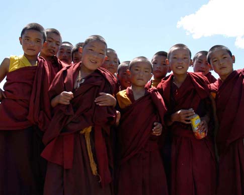 En 2011, ils sont désormais 80 résidant au monastère